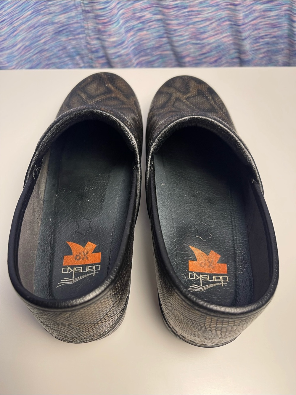 Dansko Python Print Clogs Size 8.5-9 - Picture 5 of 10